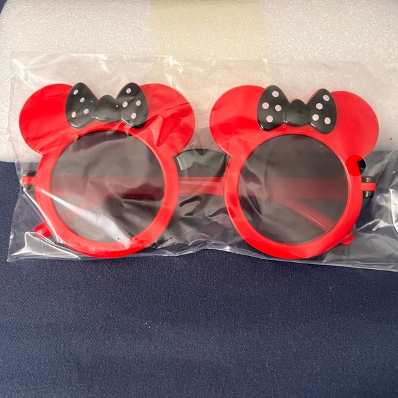 🎈New🎈”Minnie Mouse Sunglasses”🎈 - Picture 4 of 4